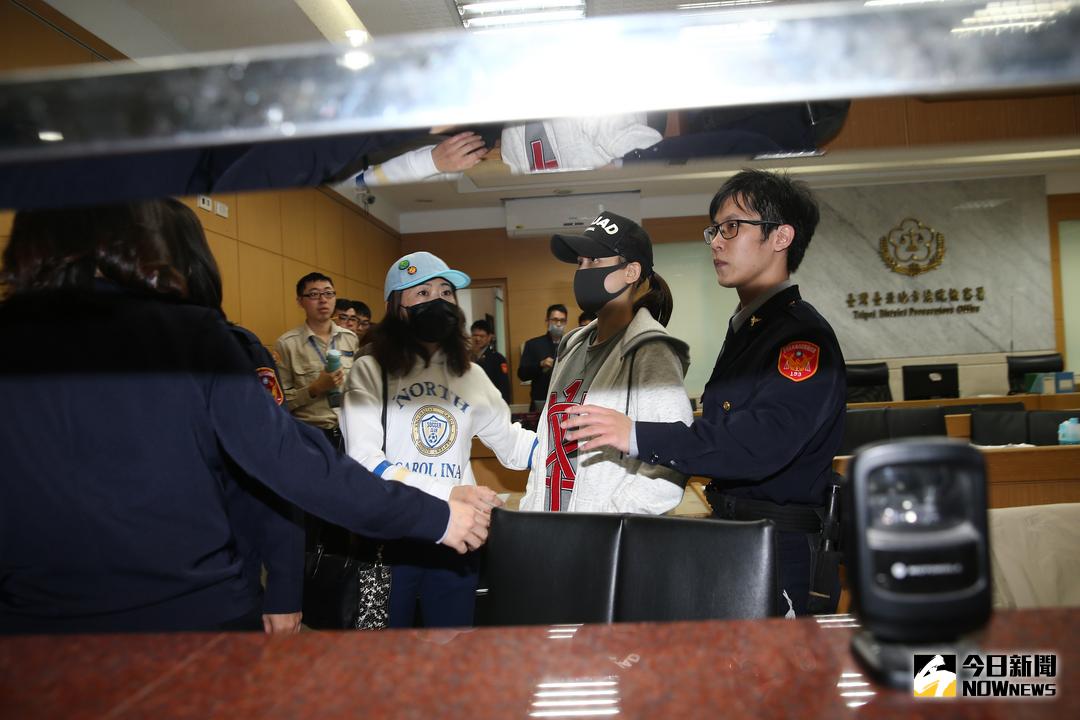 ▲陳喬恩（戴黑帽者）酒駕登微博熱搜第一。（圖／記者葉政勳攝 , 2018.1.4）