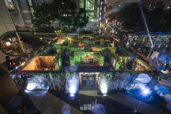 ▲實體大型迷宮，即日起於台北三創戶外中心廣場對外開放。（圖／福斯，2018.01.03）