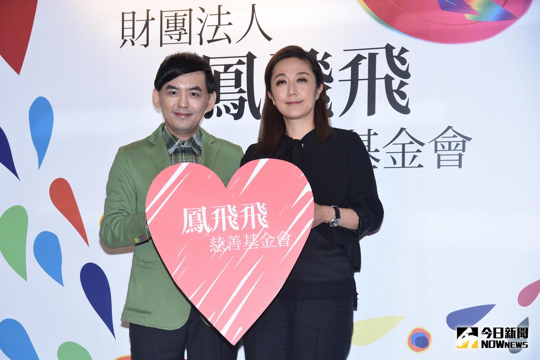 ▲黃韻玲（右）、黃子佼出席「鳳飛飛慈善基金會」成立。（圖／記者林柏年攝 , 2018.1.3）