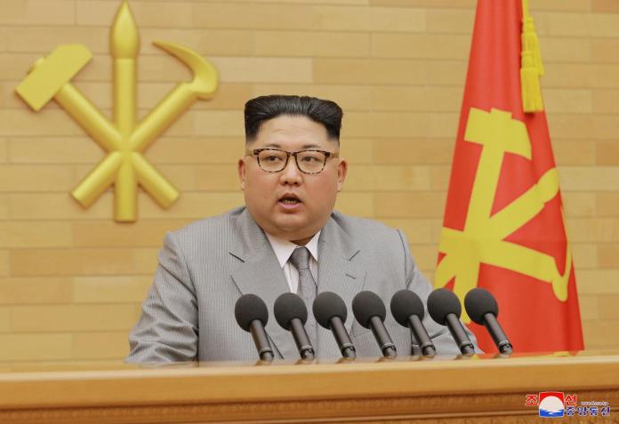 ▲北韓領導人金正恩在新年演說上再度對美國嗆聲，表示美國全境都在北韓核武射程範圍內，更稱啟動核武器的按鈕「一直都在我桌上。」（圖／達志影像／美聯社）