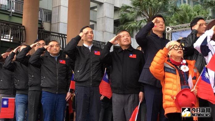 ▲新北市長朱立倫也邀前台北縣長周錫瑋，參加新北市政府今（1）日舉行的107年元旦升旗典禮。（圖／記者陳志仁攝，2018.01.01）