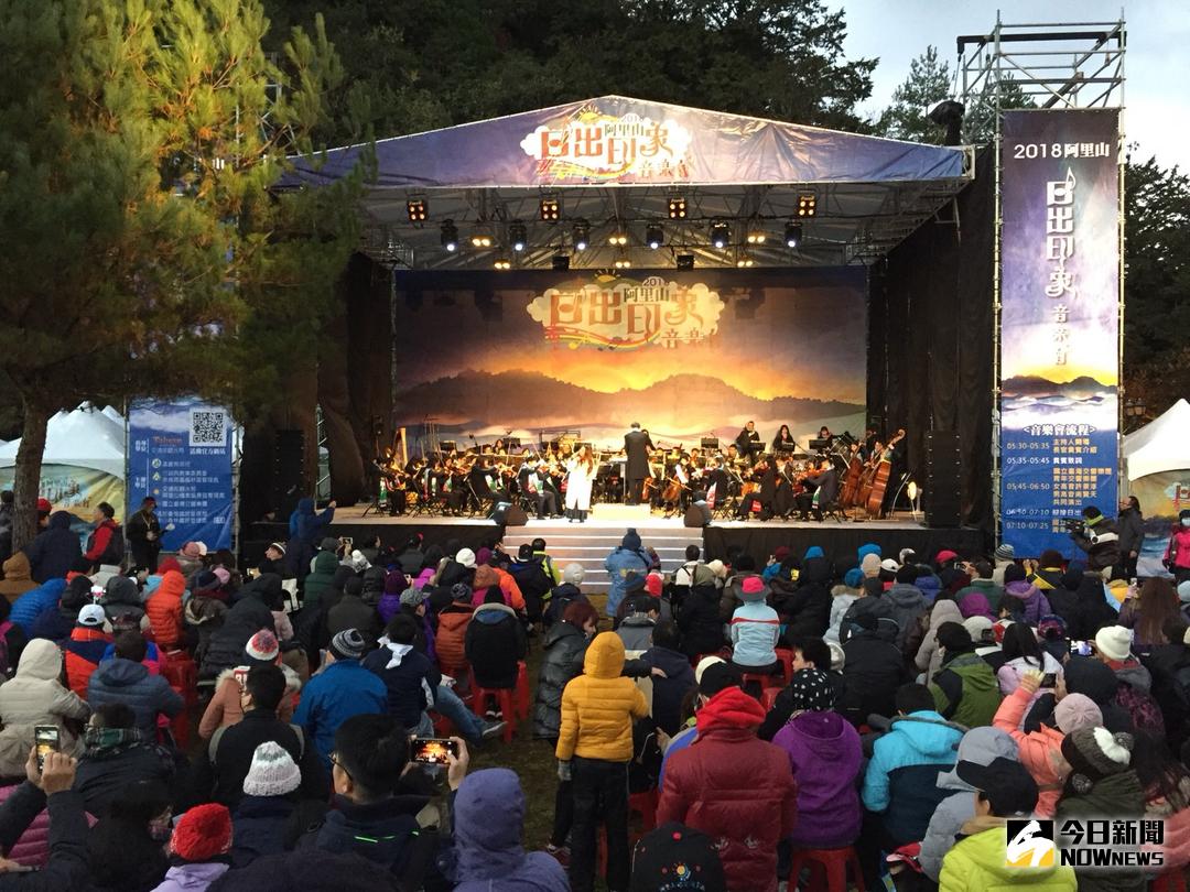 ▲邁入第16年的阿里山國家音樂會，讓遊客享受視聽的感動。（圖／記者陳鐘聲攝 , 2018.01.01）