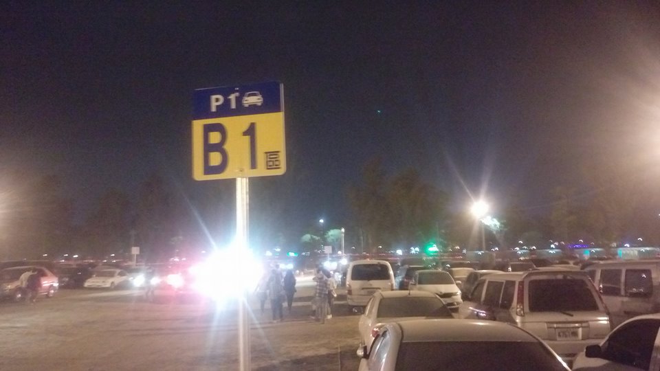 ▲燈會空氣極差，遊客成「人體空氣清淨機」。（圖／翻攝自爆料公社）