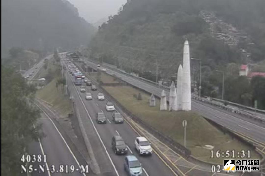 ▲國道 5 號石碇至南港路段目前時速不到40公里。（圖／翻攝自高公局）