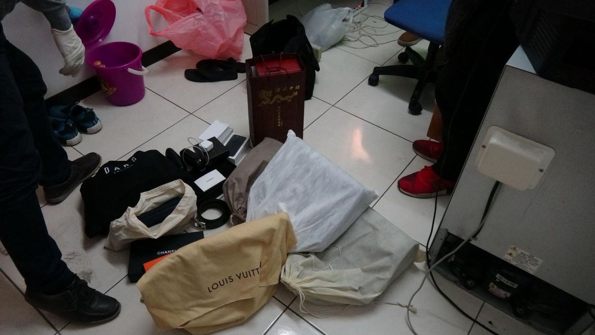 ▲警方於現場起獲竊嫌得手之贓物。（圖／嘉義市警一分局提供）