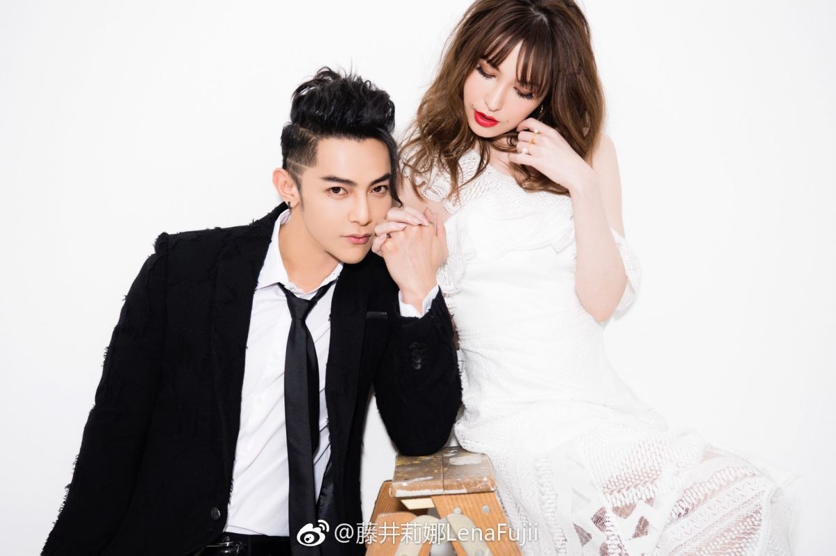 ▲藤井Lena在情人節前夕，PO出與汪東城十指緊扣照片。（圖／翻攝藤井Lena微博，2018.02.14）