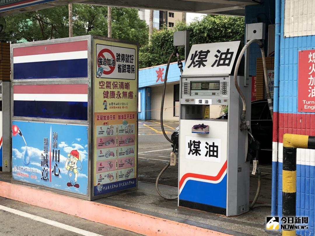 ▲為因應民眾煤油需求，春節期間中油公司將增派人力生產、配送，除原選定90座加油站供應桶裝煤油外，現在再增加5座散裝煤油銷售站。（圖／中油提供）