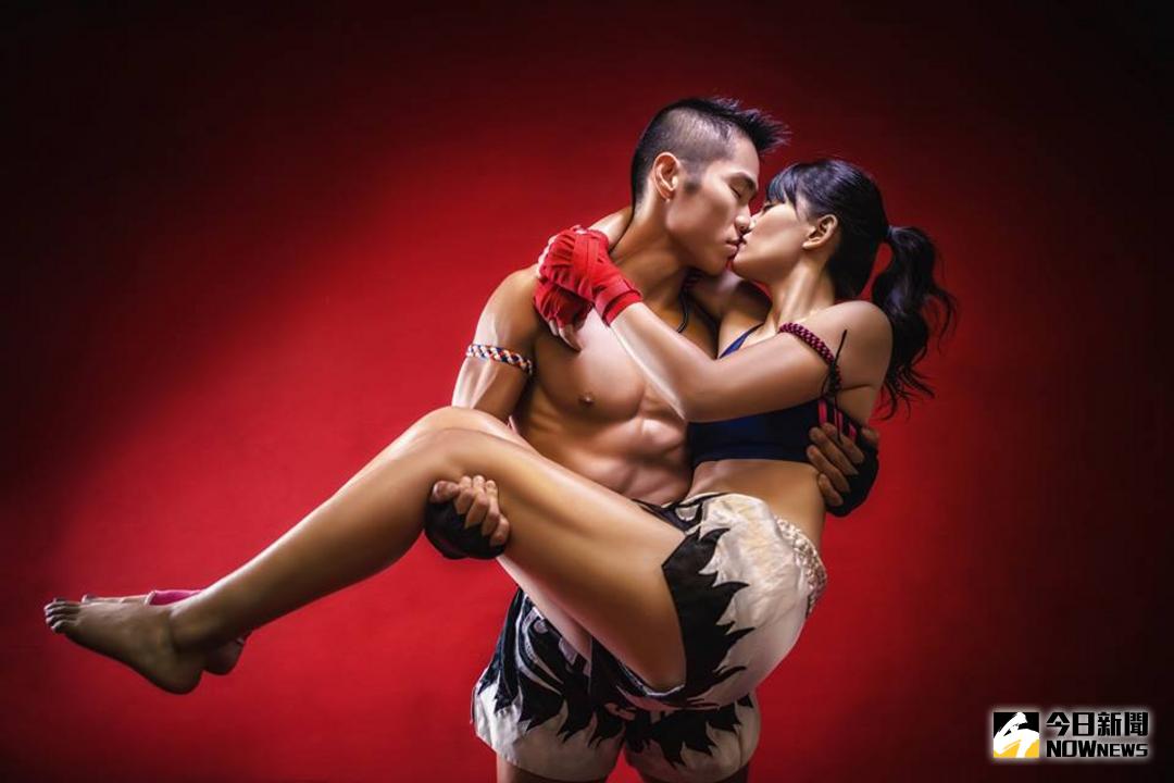 ▲格鬥界神鵰俠侶范仲杰、蘇莉婷秀恩愛，婚紗照大方露肉羨煞旁人。（圖／范仲杰提供）