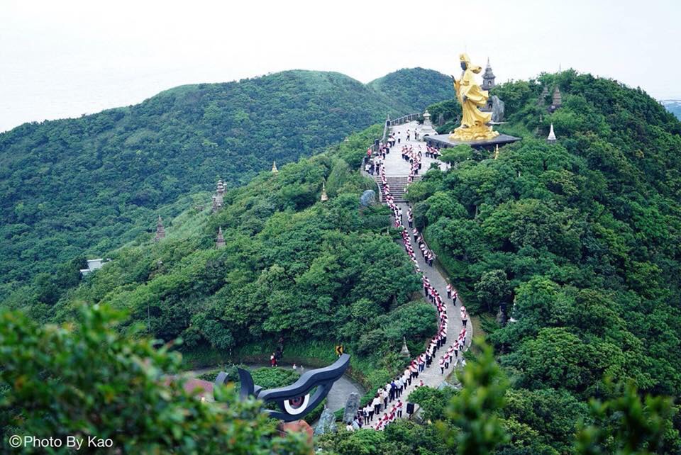 ▲東北角的靈鷲山名列台灣宗教百景，被許多民眾列為一生必去的心靈聖地之一，是沉澱心靈、寧靜禪修的寶地，更是走春最夯的景點。（圖／靈鷲山佛教教團提供）