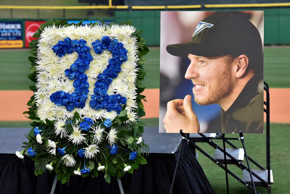 ▲藍鳥弔唁球隊前強投Roy Halladay。（圖／美聯社／達志影像）