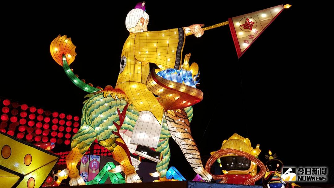 ▲Q版姜太公神尊花燈。（圖／姜太公道場提供）