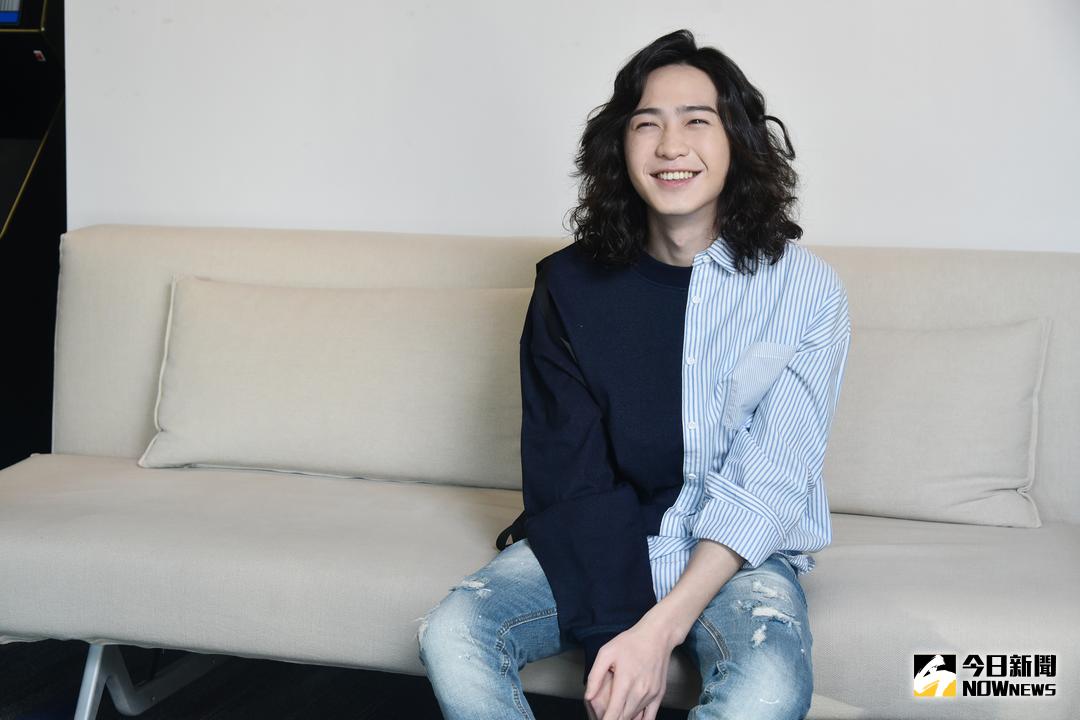 ▲許含光按書尋美食，連煮泡麵都有獨特技巧。（圖／記者林柏年攝 , 2018.02.12）