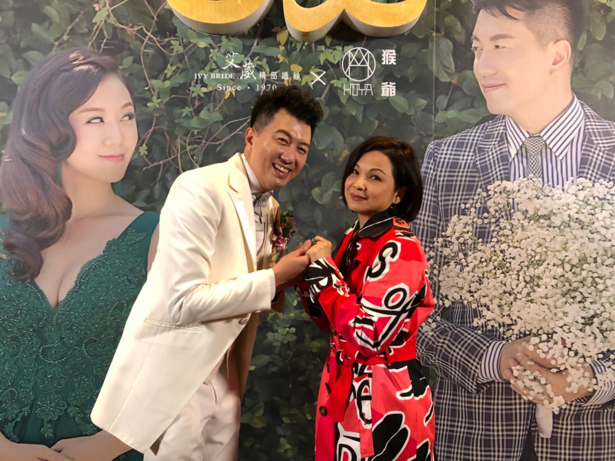 ▲楊貴媚（右）出席吳皓昇婚禮。（圖／民視提供 , 2018.2.10）