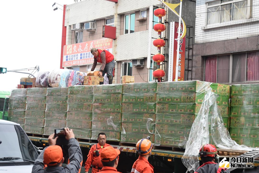 ▲送愛到花蓮，各地賑災物資與捐款陸續湧進。（圖／記者林柏年攝，2018.2.8）