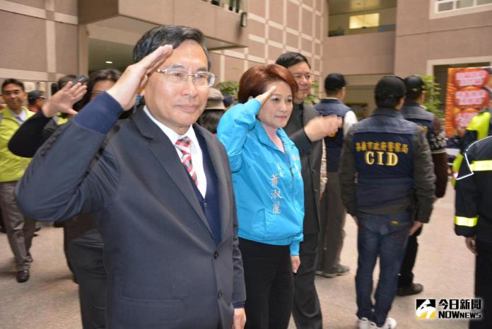 ▲嘉義市長涂醒哲、市議長蕭淑麗等人共同校閱威力巡邏人員（。圖／記者郭政隆攝，2018.2.8）