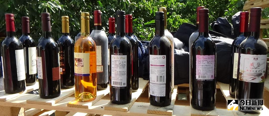 ▲高雄港務警察總隊刑事警察隊查獲假酒案，起出16萬4千多公升的各類酒品。(圖／記者黃守作攝，2018.02.06)