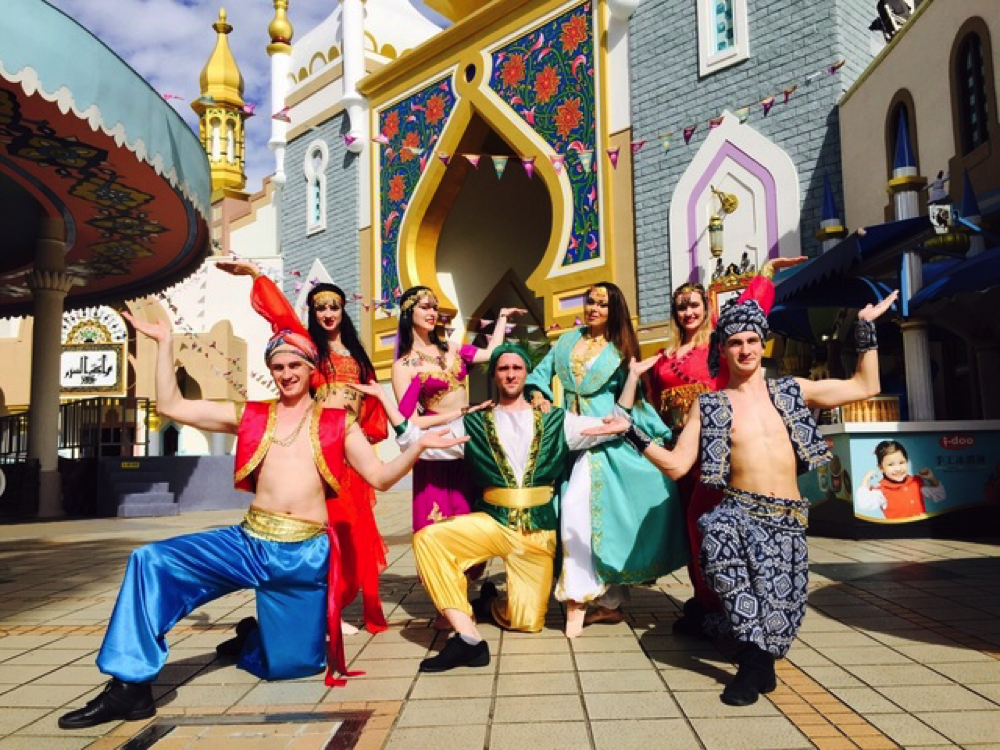 ▲六福村主題遊樂園今年以阿拉伯皇宮慶典為主題，打造全台最大的異國市集。（圖／六福村主題遊樂園）