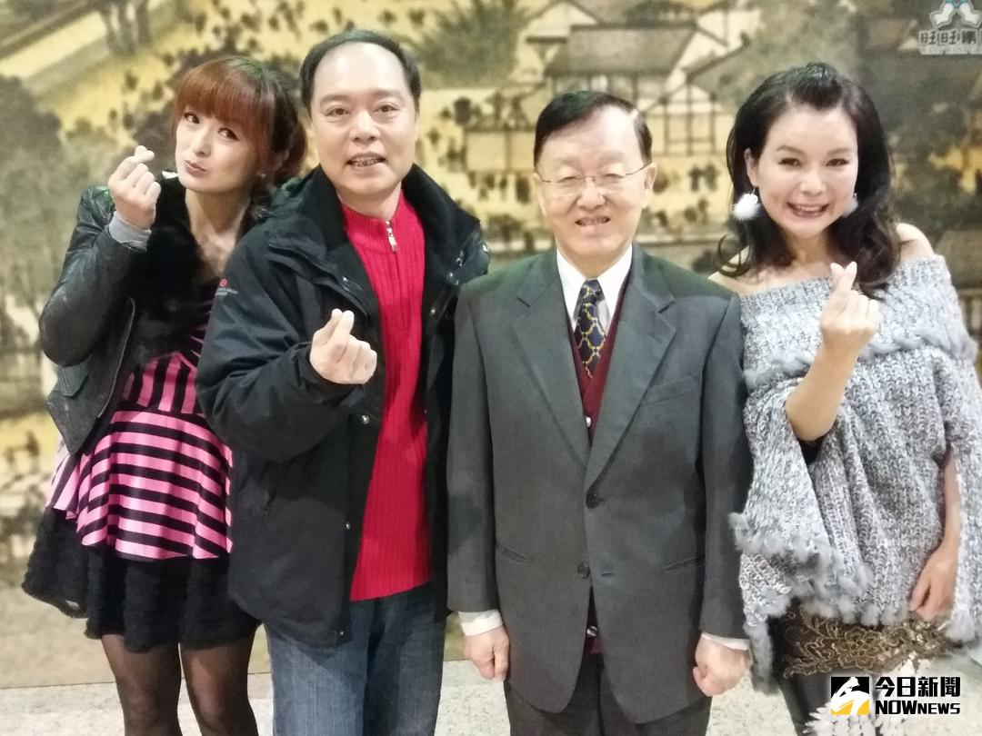 ▲盛竹如（右二）預告類戲劇有新作，演員林玉紫（右）、林芷薇（左）好驚喜。（圖／記者吳維書攝 , 2018.2.5）