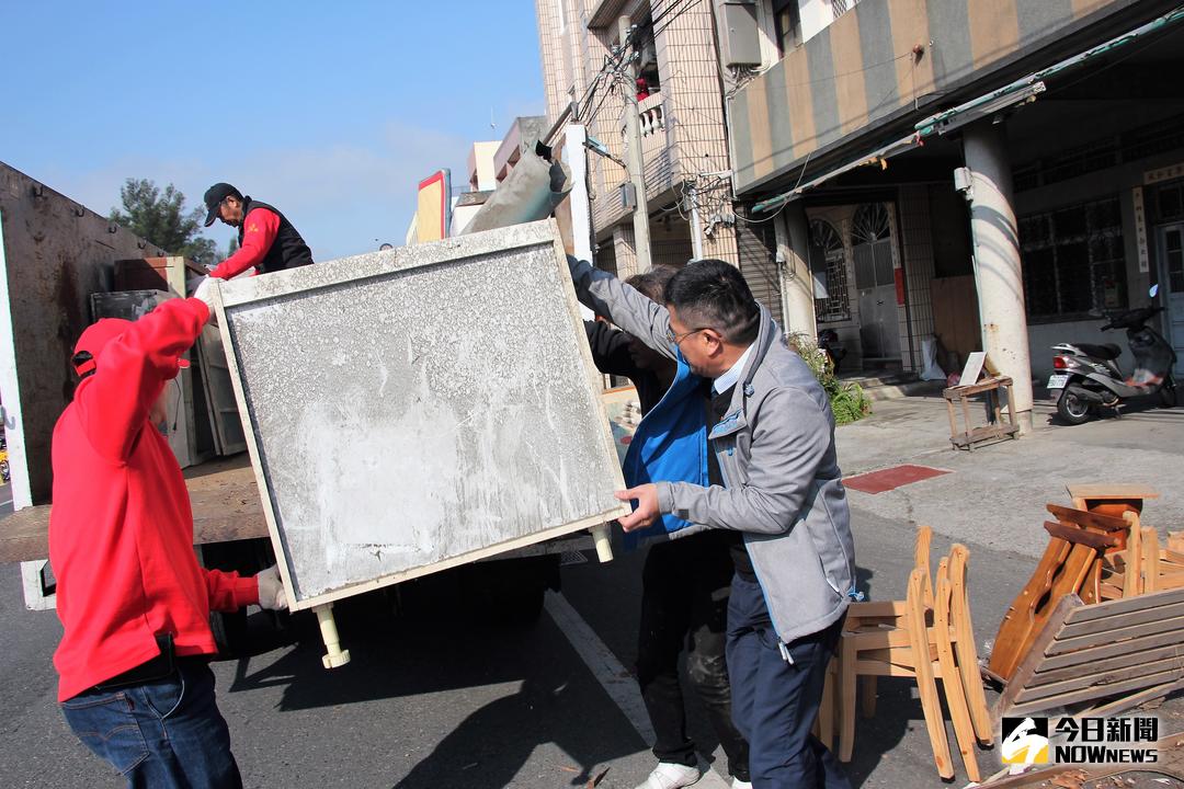 ▲鹿港鎮公所即日起到2月13日止，免費清運大型家具廢棄物，有需要服務的民眾可致電鹿港鎮公所清潔隊辦理登記。（圖／記者陳雅芳攝，2018.02.05）