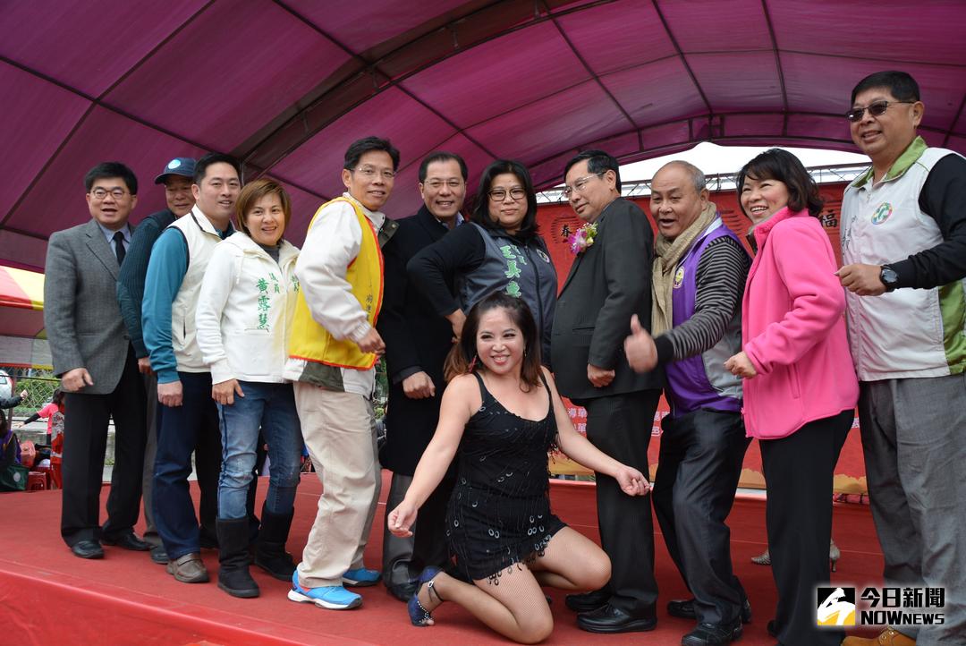 ▲有意參與年底各項選舉的候選人們，和樂融融地一起互動。（圖／記者郭政隆攝）