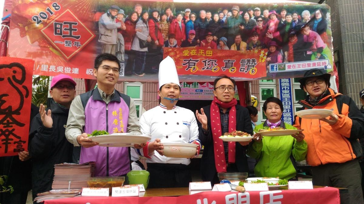 ▲年菜試吃活動，讓現場書香、饌香，滿室芬芳。（圖／記者郭政隆翻拍2018.2.3）