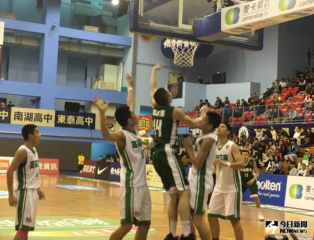 ▲松山高中擊敗高苑工商搶下8強首勝。（圖／鍾東穎攝 , 2017.01.28）