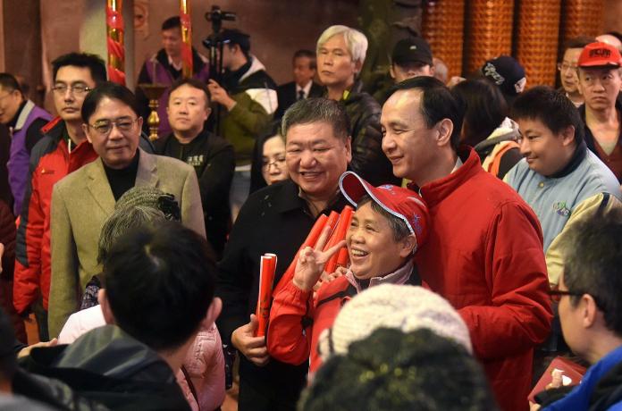 ▲嘉義市議會議長蕭淑麗宣布退黨參選，引發軒然大波；新北市長朱立倫表示，民進黨應該很高興，國民黨的支持者則滿難過，希望大家共體時艱。（圖／新北市政府提供）