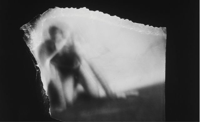 ▲美國藝術家丹妮把針孔攝影機塞進陰道中，拍攝與親密愛人做愛時的畫面。（圖／翻攝自Dani Lessnau官網 , 2018.2.2）