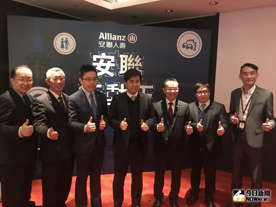 ▲安聯人壽推出全台第一個保經代數位保險銷售工具，結合行動投保、簽署人電子簽署雙平台 投保至承保最快可1日完成，首波攜手公勝、永旭及環球世達保經加速數位轉型。（圖／記者顏真真攝 , 2018.2.2）