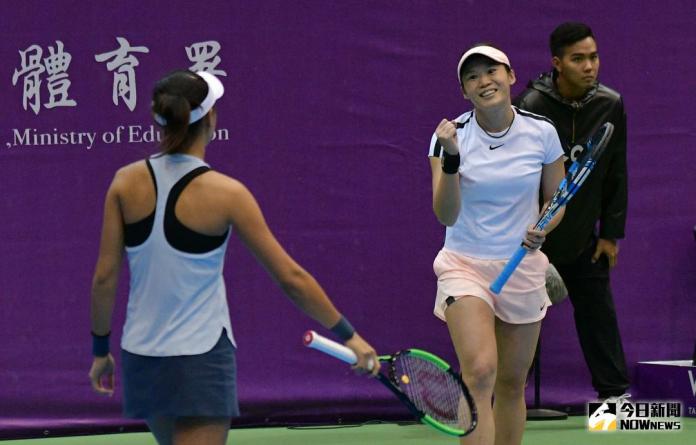 ▲WTA 台灣公開賽女雙張凱貞＆莊佳容擊敗烏克蘭姐妹花順利晉級四強。（圖／記者葉政勳攝 , 2018.02.02）
