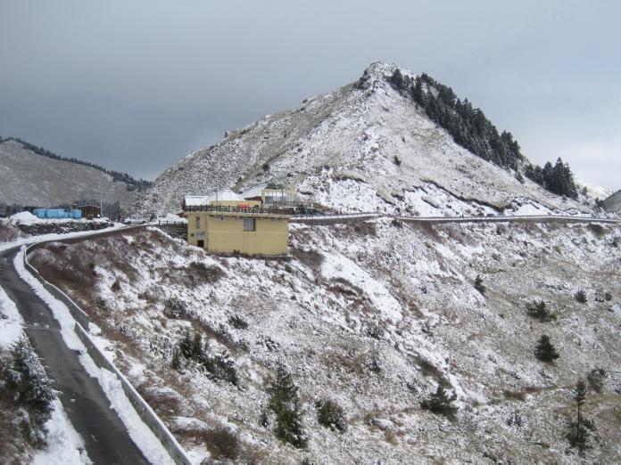 合歡山區皚皚白雪　上山賞雪需做好充分準備
