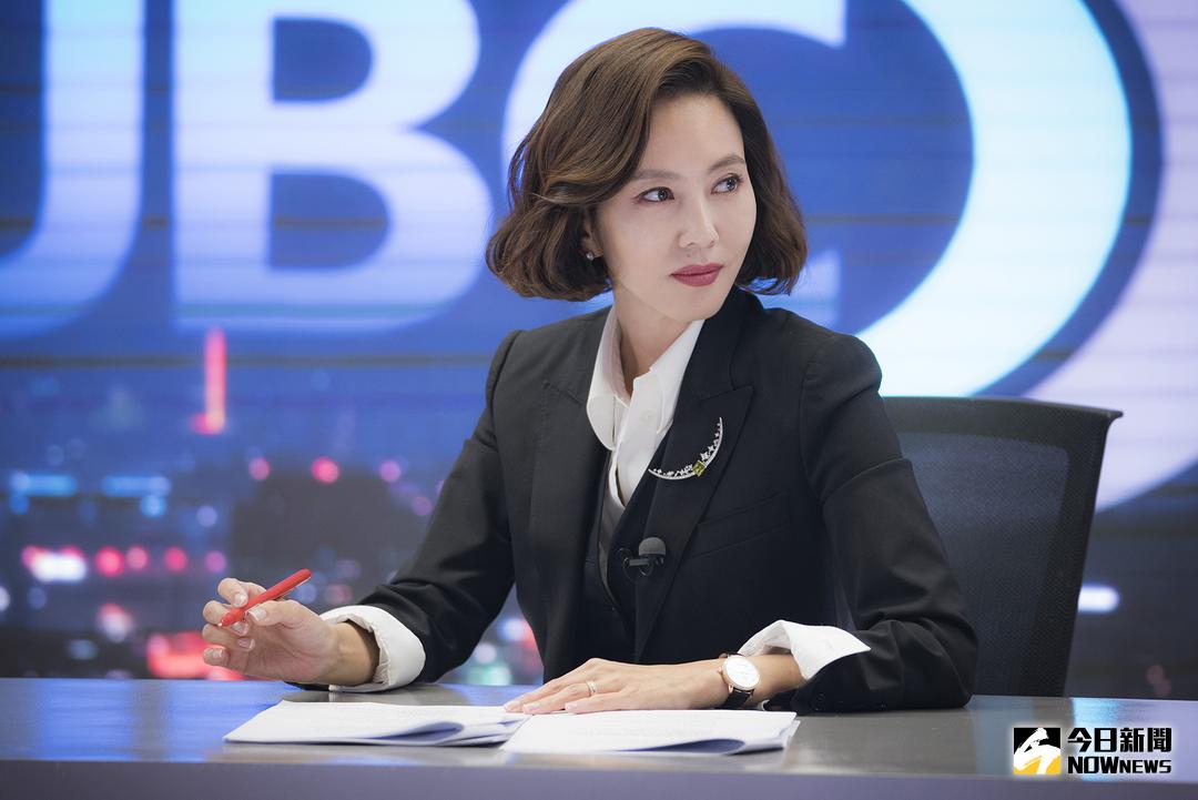 ▲金南珠劇中飾演知名主播，卻被當成是殺人犯遭逮補。（圖／CHOCO TV , 2018.2.2）