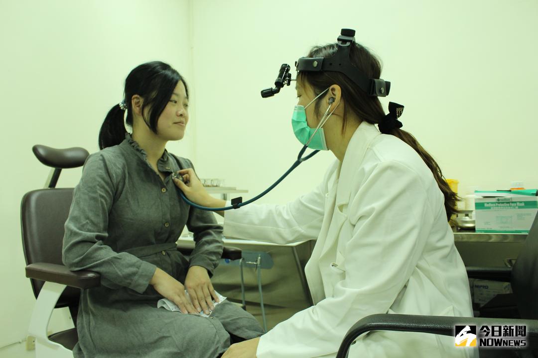 ▲花蓮縣衛生局特別協調縣內10家責任醫院加強年節期間急重症醫護人力調配，並提供醫院春節門急診時間表，讓花蓮鄉親安心過好年。（圖／花蓮縣衛生局提供）