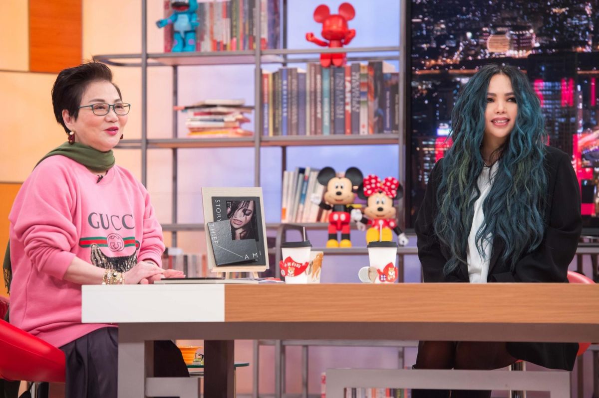 ▲張惠妹（右）與張小燕感情極佳。（圖／TVBS提供，2017.12.28）