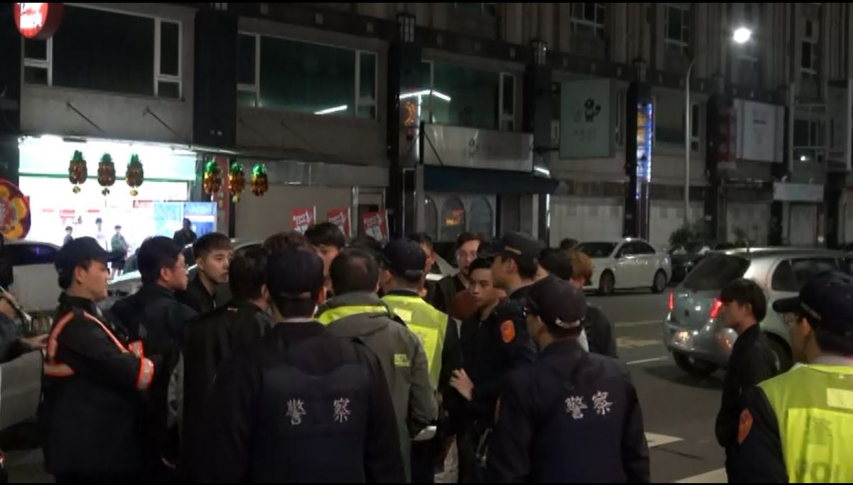 ▲警方出動快打部隊警力壓制滋事人員。（圖／嘉義市北興派出所提供）