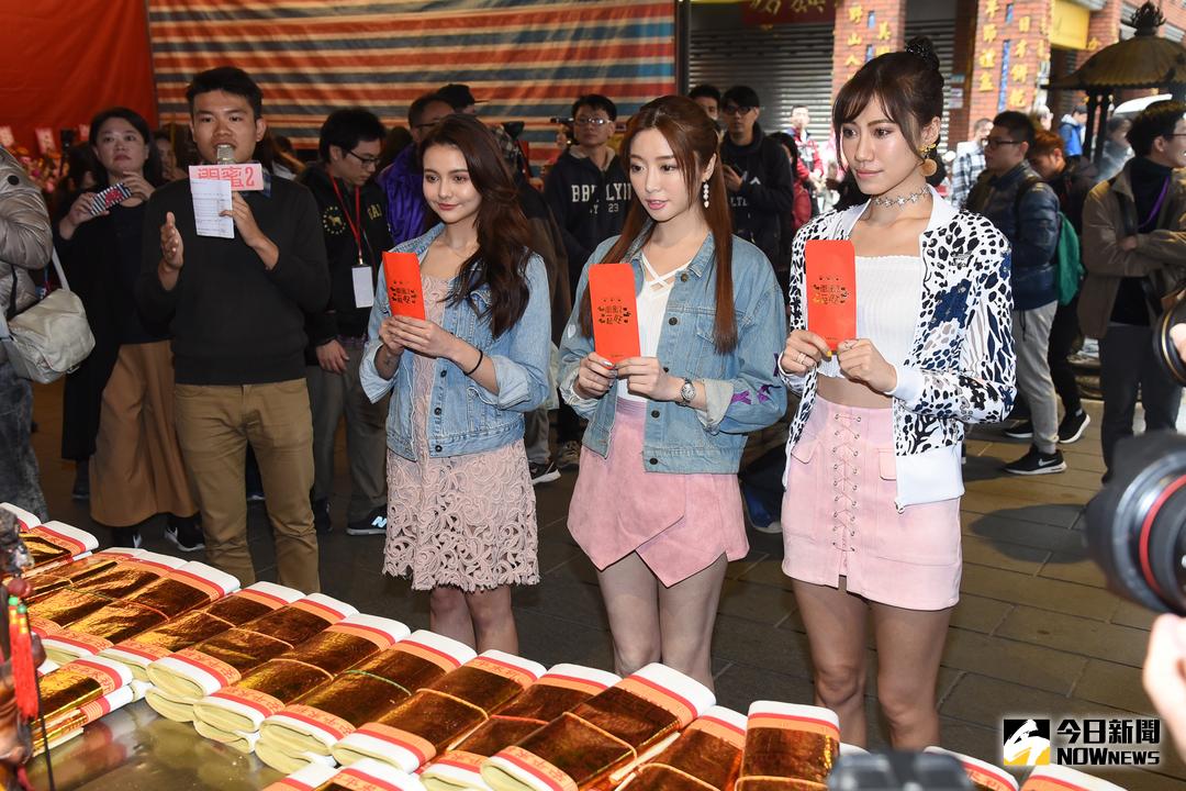▲ 裴頡（左起）、紀艾希、成語蕎出席電影《閨蜜2》城隍月老爺閨蜜來牽緣活動。（圖／記者陳明安攝，2018.02.21）