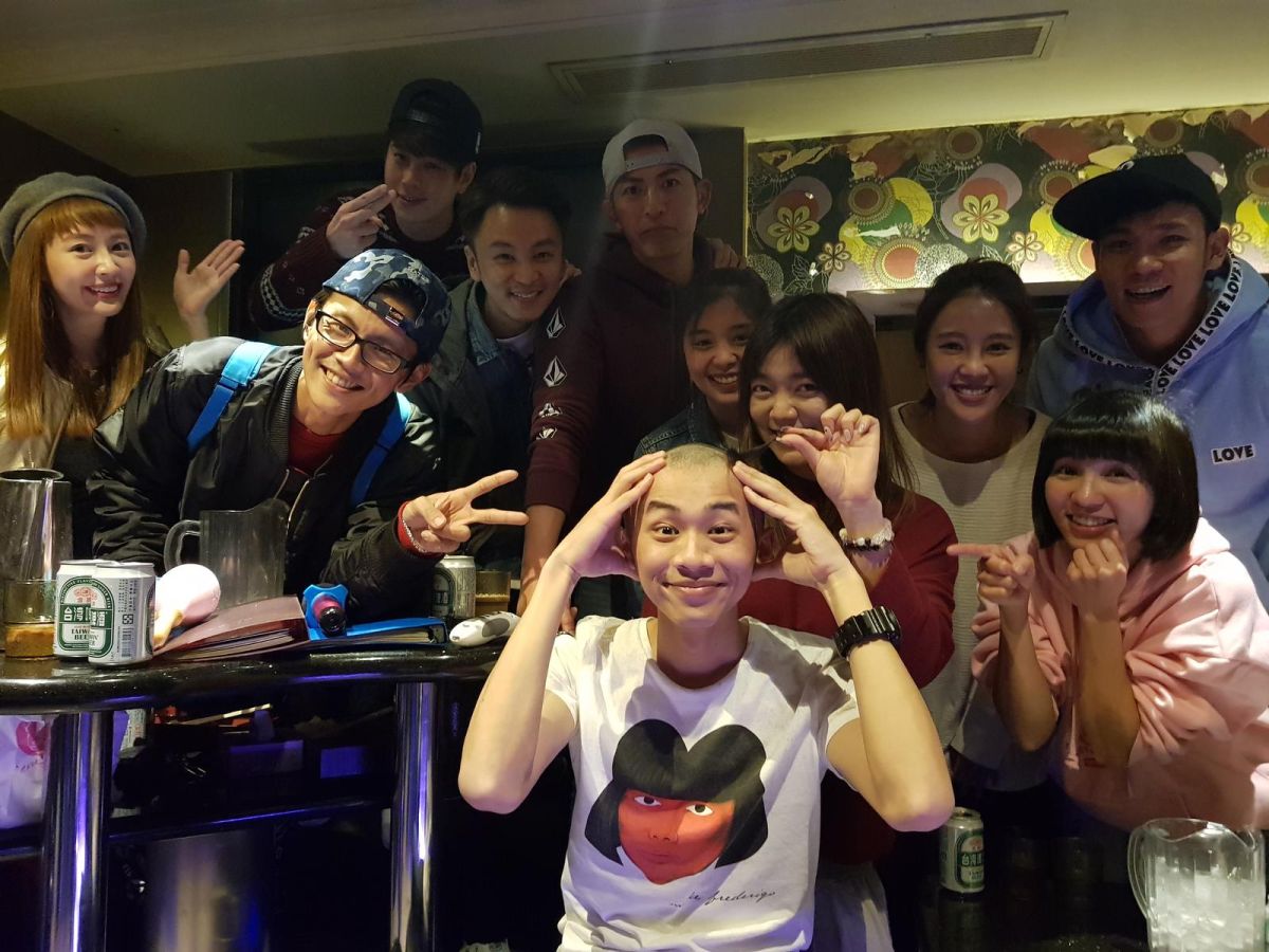 ▲吳政迪邀請一票好友為他送行。（圖／經紀人提供，2018.02.21）