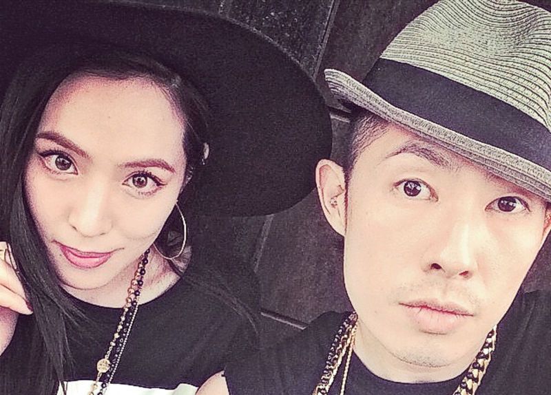 ▲吳建豪（右）和Arissa各自生活。（圖／翻攝微博，2018.02.22）