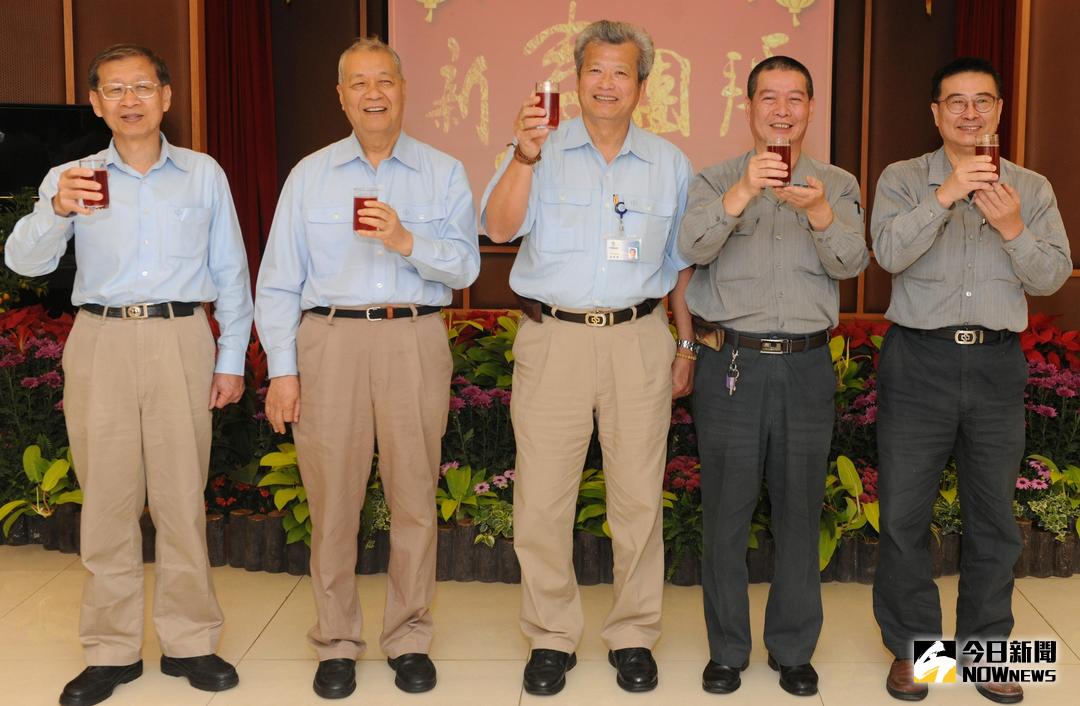 ▲中鋼集團舉行107年新春團拜活動，由董事長翁朝棟(中)主持，並向與會主管及同仁拜年祝賀。(圖／記者黃守作攝，2018.02.23)