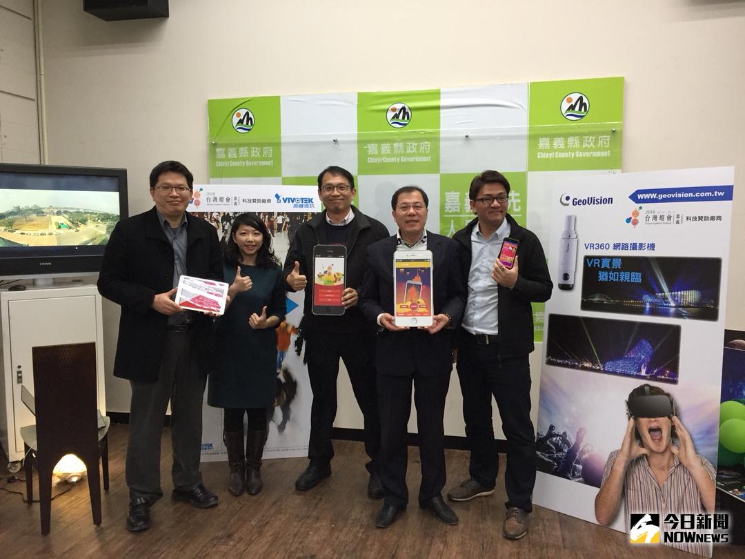 ▲嘉義縣副縣長吳芳銘（右2\\)，以大數據協助考生選填志願分析。（圖／記都陳鐘聲攝 , 資料照）