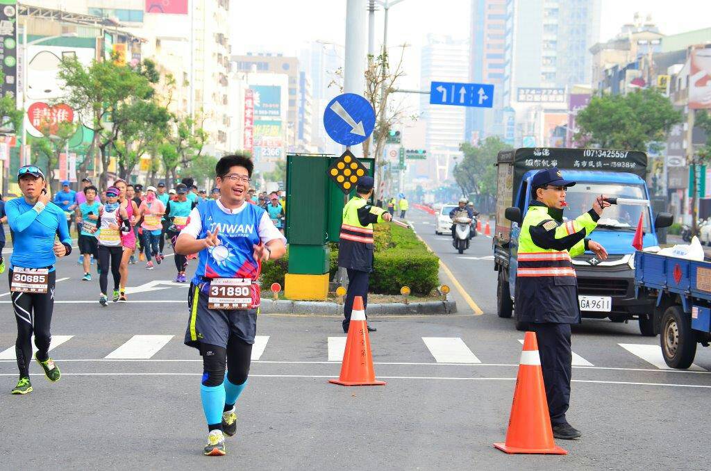 ▲高市警局交通大隊呼籲用路人盡量避開競賽路線。（圖／高市警局提供）
