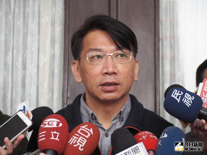 ▲時代力量黨團總召徐永明說，行政部門對於衛生紙搶購熱潮根本沒有同理心，一句凍漲都不能承諾，那政府存在的重要性將比一張衛生紙還不如。（圖／邱明玉攝 , 2018.2.26）