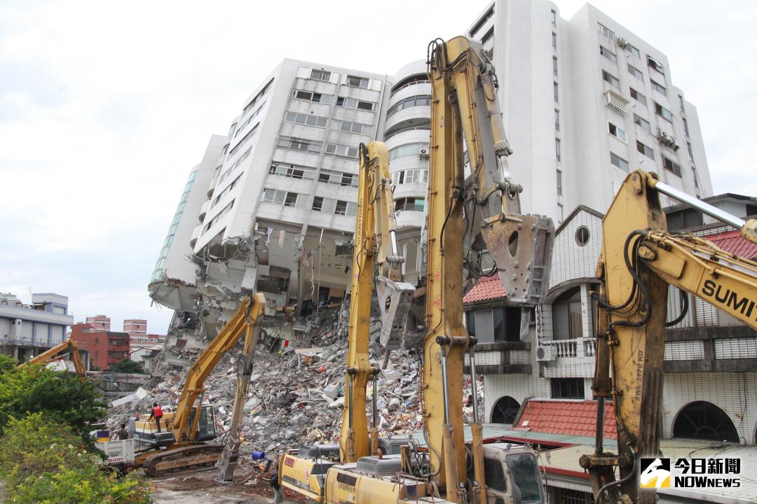 ▲0206強震，雲翠大樓8秒倒塌，檢察官今天將建商負責人及建築師和漂亮家居負責人等15名相關人，聲請羈押禁見。（圖／記者鄭志宏攝）