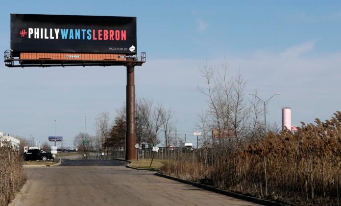 ▲「費城想要LeBron」的廣告看板。（圖／美聯社／達志影像）