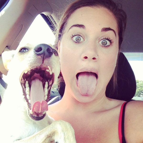 汪汪這牙齒很健康喔～（圖／@TheTashMahal）