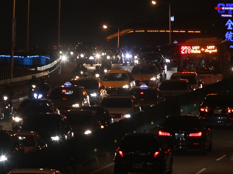 ▲新北市八里區關渡大橋，傍晚6時許發生車禍事故，造成該處嚴重回堵。（示意圖／NOWnews攝影中心）