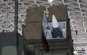 ▲中科院在11月底與民間業者「合資」成立公司,朝向國防自主發展邁進一步。由於民進黨在陳水扁執政期間,試圖成立鐽震公司、規避國會監督經營軍火買賣,因此中科院此舉引發關注。圖為中科院研發雄三反艦飛彈。(圖/記者呂炯昌攝 ) ▲中科院在11月底與民間業者「合資」成立公司,朝向國防自主發展邁進一步。由於民進黨在陳水扁執政期間,試圖成立鐽震公司、規避國會監督經營軍火買賣,因此中科院此舉引發關注。圖為中科院研發雄三反艦飛彈。(圖/記者呂炯昌攝 )