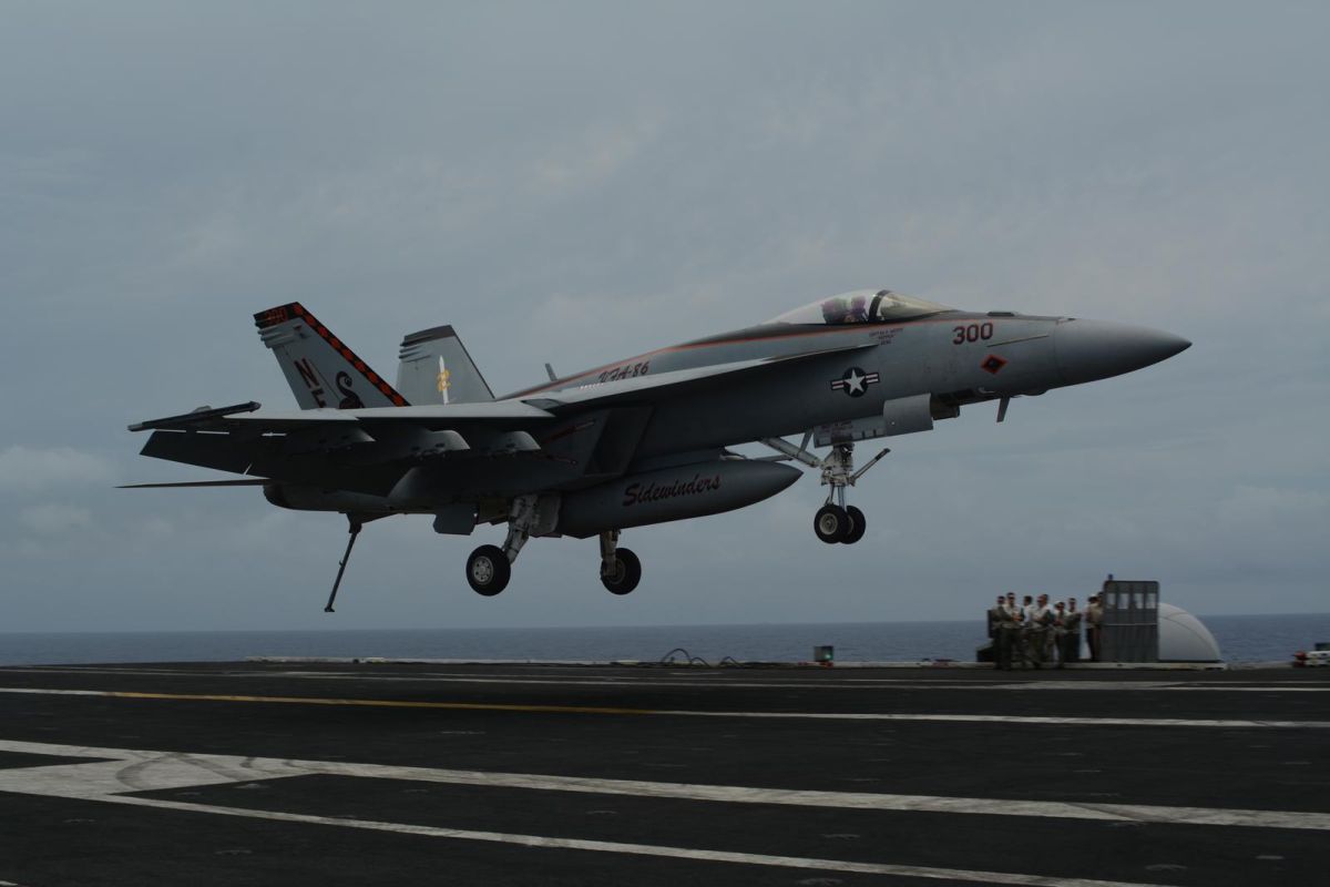 ▲超級大黃蜂由於作業維持費低、制空打擊等任務都能擔任，外加能滑跳起飛和以捕捉鉤降落，成為美國建議台灣購買的機型。（圖／軍情與航空網站提供）