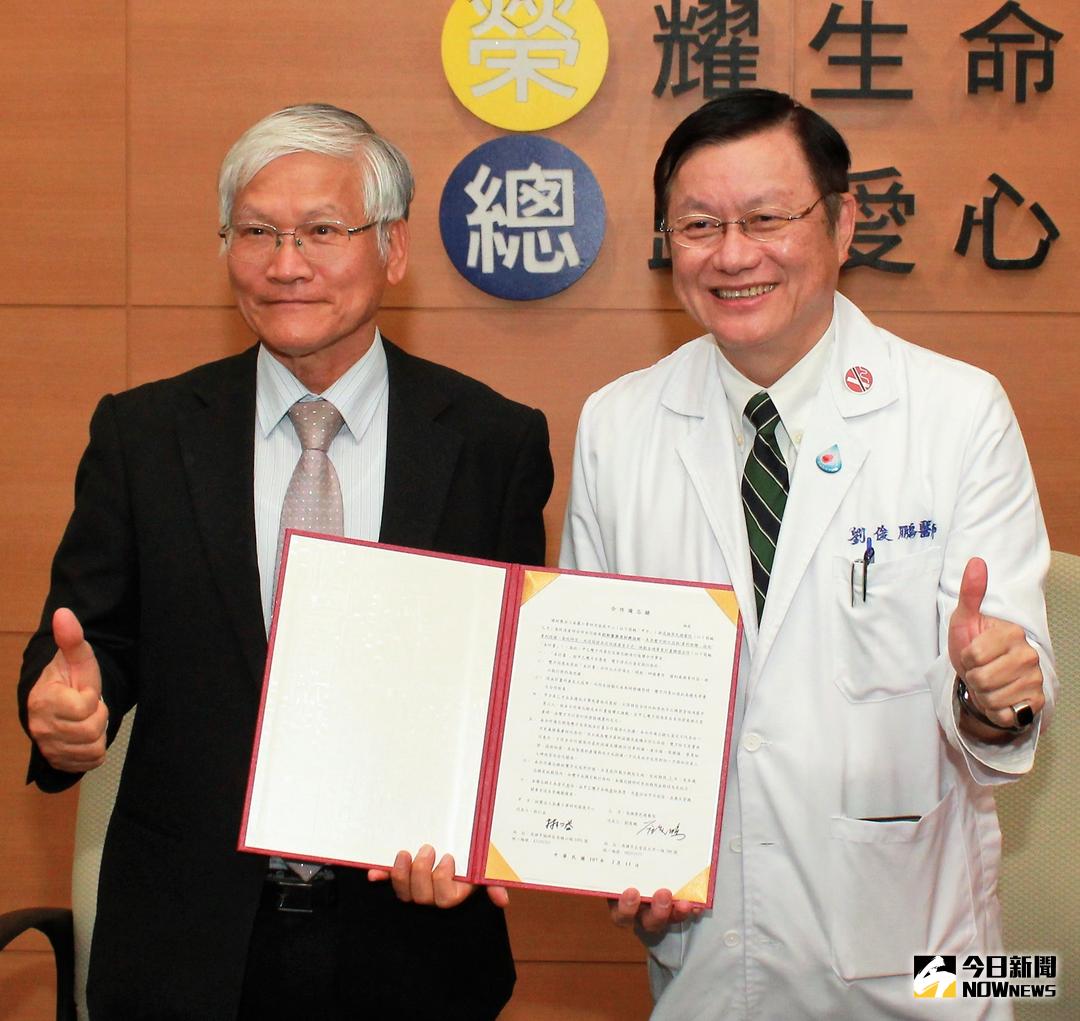 ▲財團法人金屬工業研究發展中心與高雄榮民總醫院共同簽署研發合作備忘錄，以加速台灣智慧醫療產業之發展。(圖／記者黃守作攝，2018.03.01)