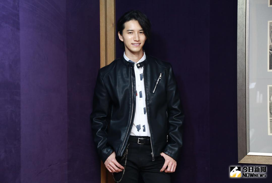 ▲田口淳之介將演唱會貼紙周邊販售金捐給花蓮。（圖／記者葉政勳攝 , 2018.03.02）